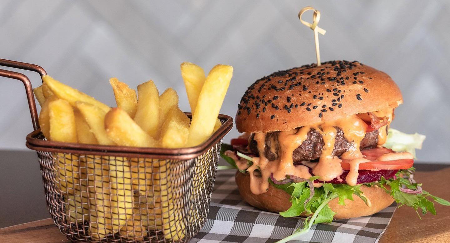 Reni's Bar & Grill photo 4