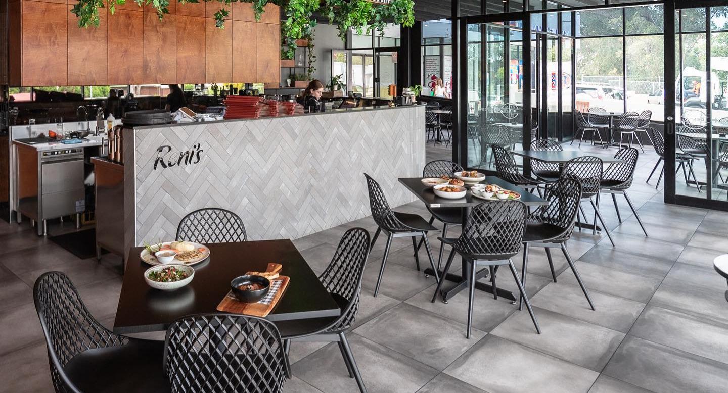 Reni's Bar & Grill photo 2