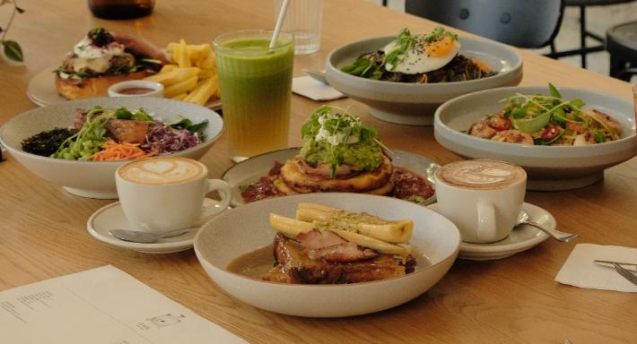 LE MIEL ET LA LUNE (han le miel)