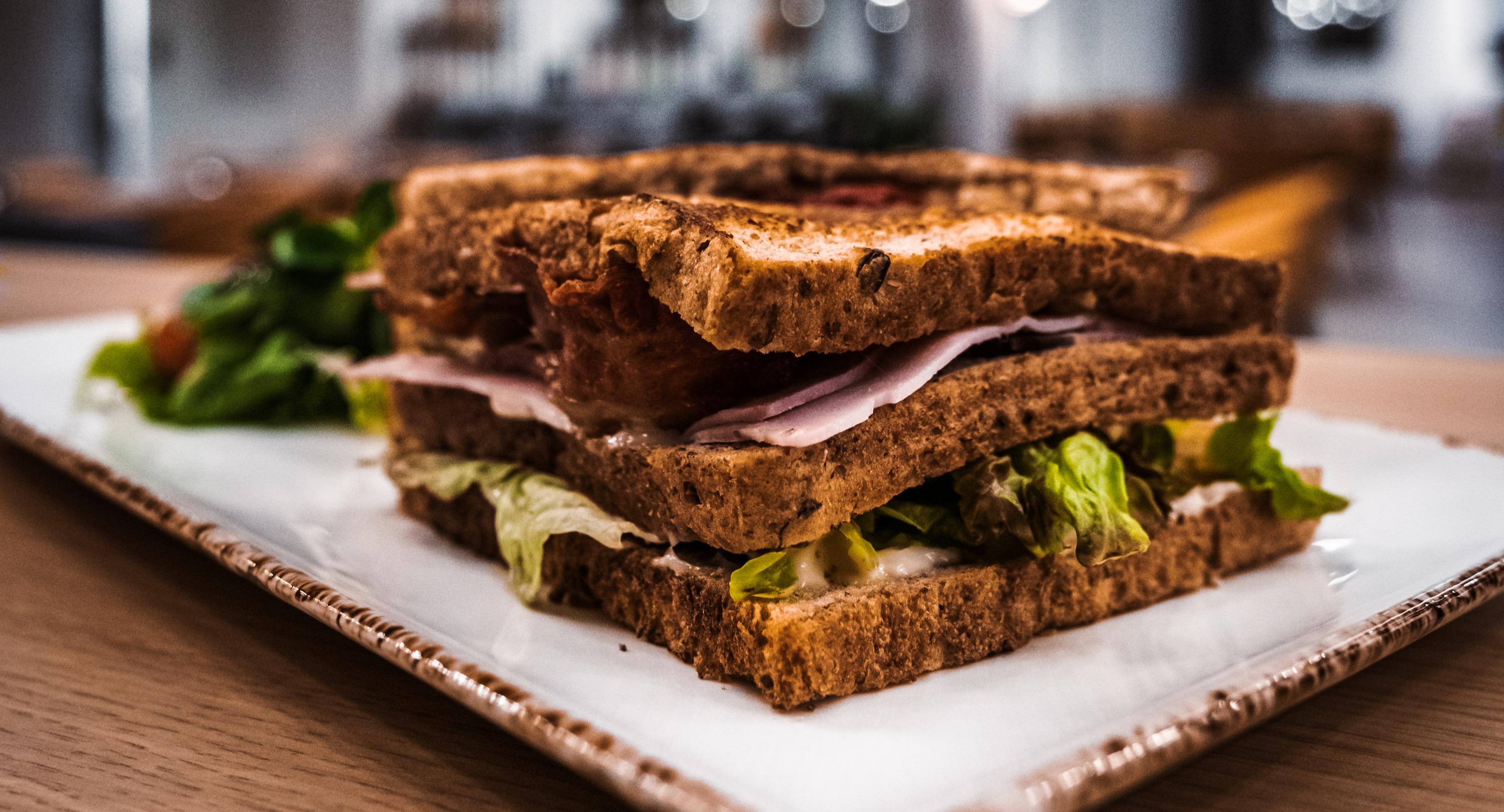 Kitchen & Bar at Courtyard photo 4