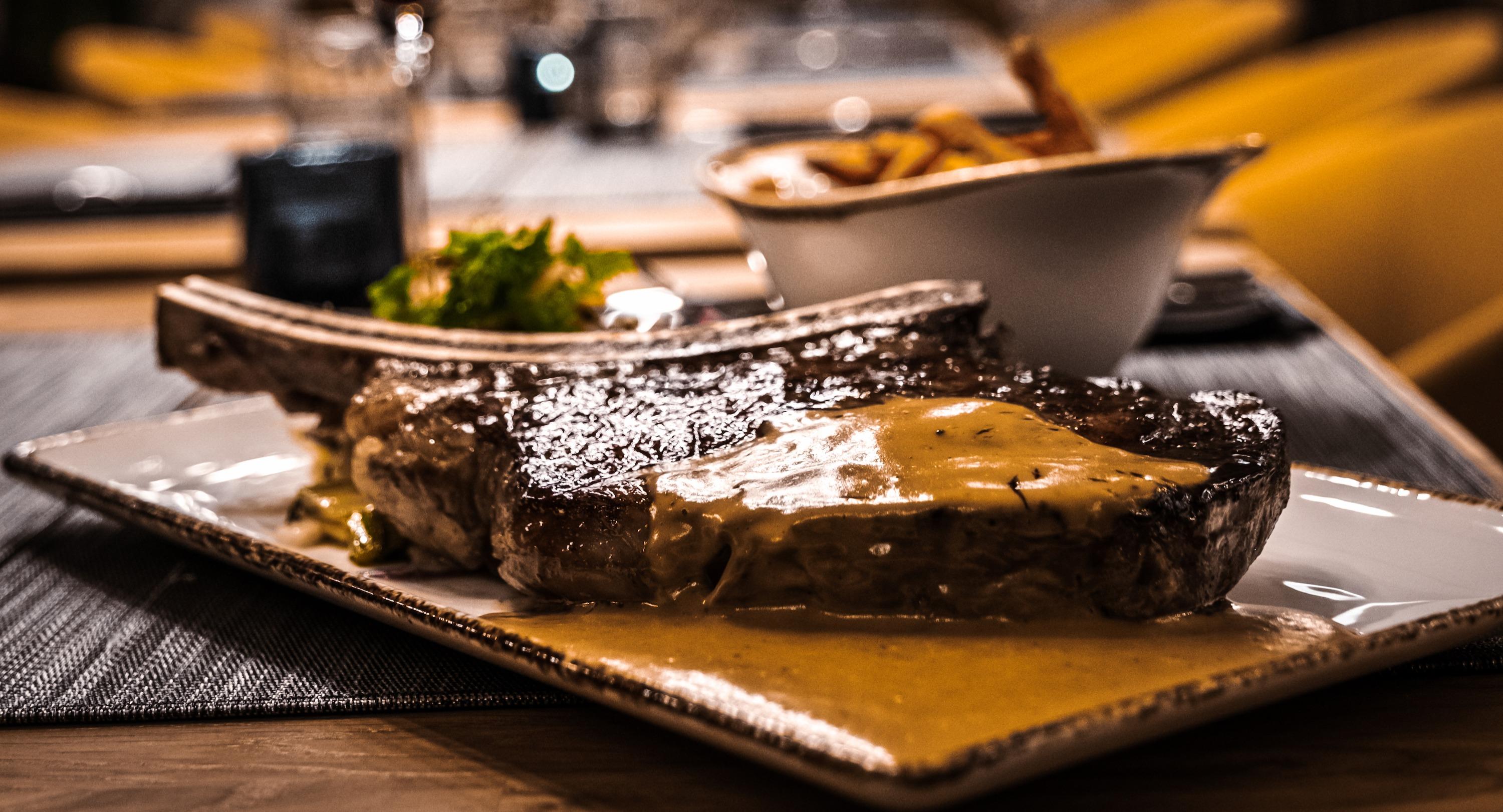 Kitchen & Bar at Courtyard photo 2