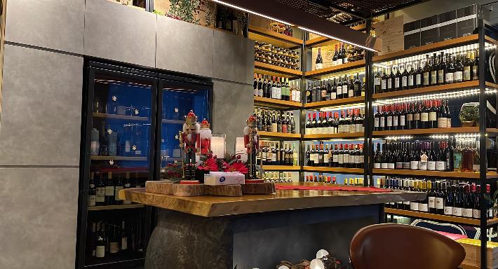 Cavemen Social photo 2