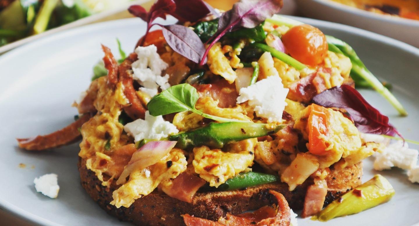 Who is Bunker Spreckels photo 3