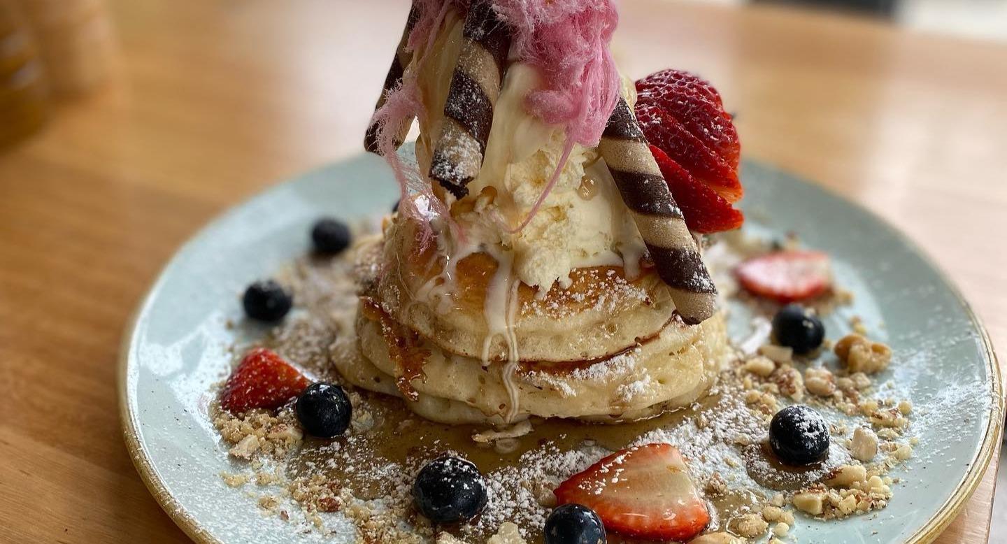 Who is Bunker Spreckels photo 4