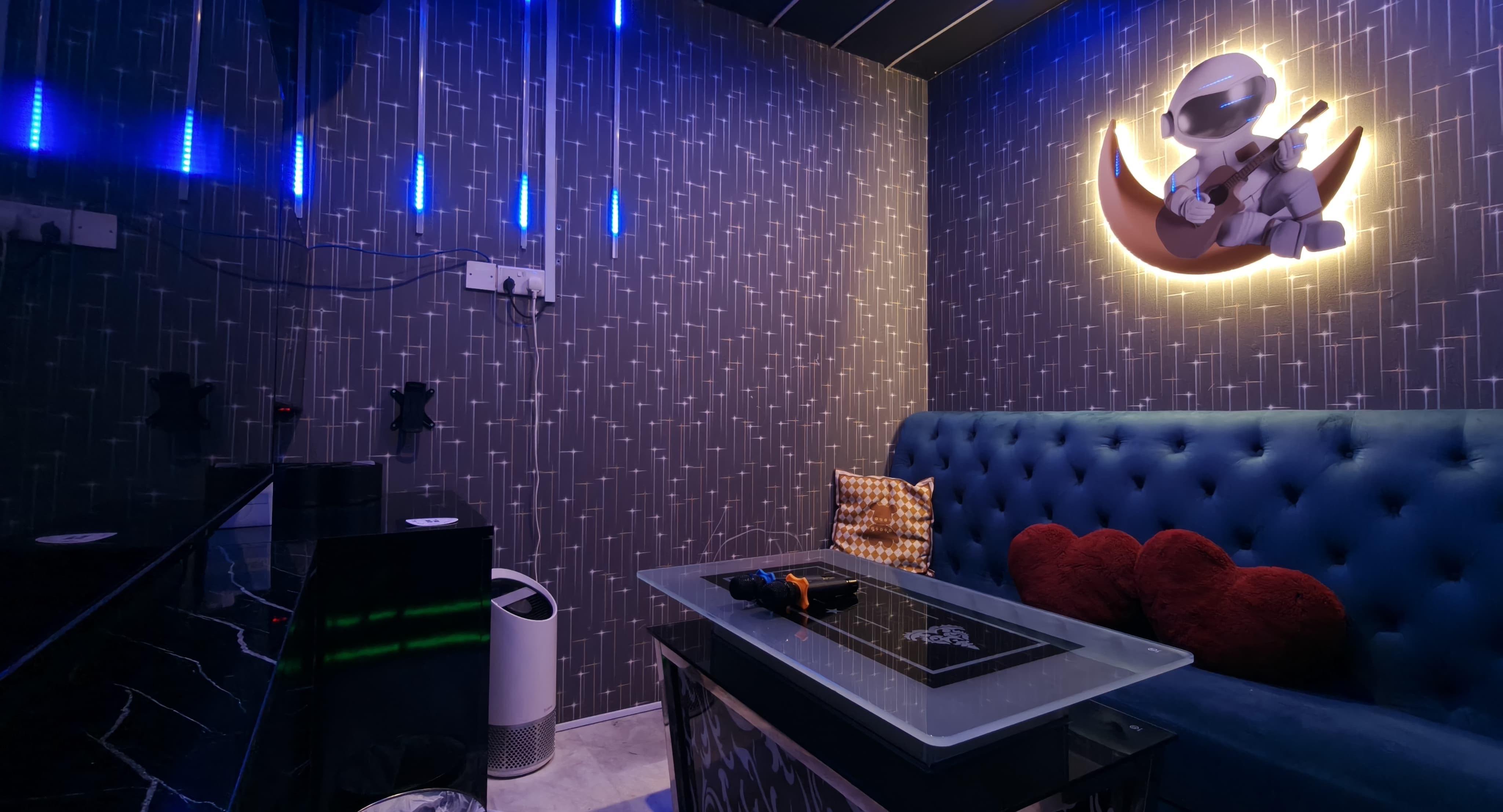 Delulu Karaoke Bar photo 4