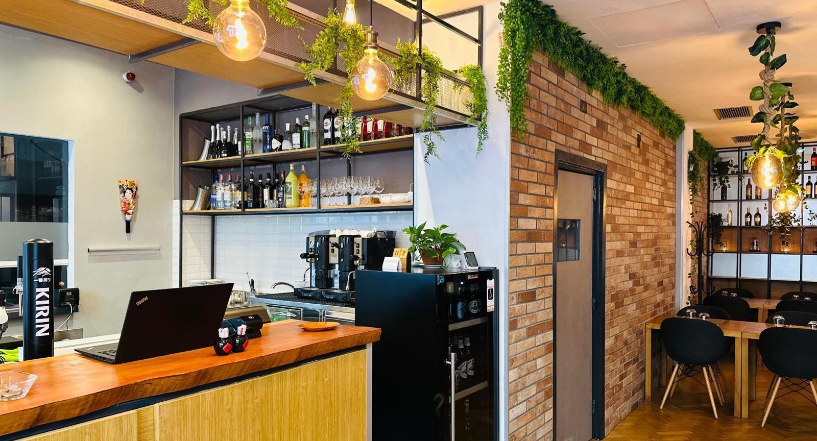 Hot rock Restaurant &Bar photo 2