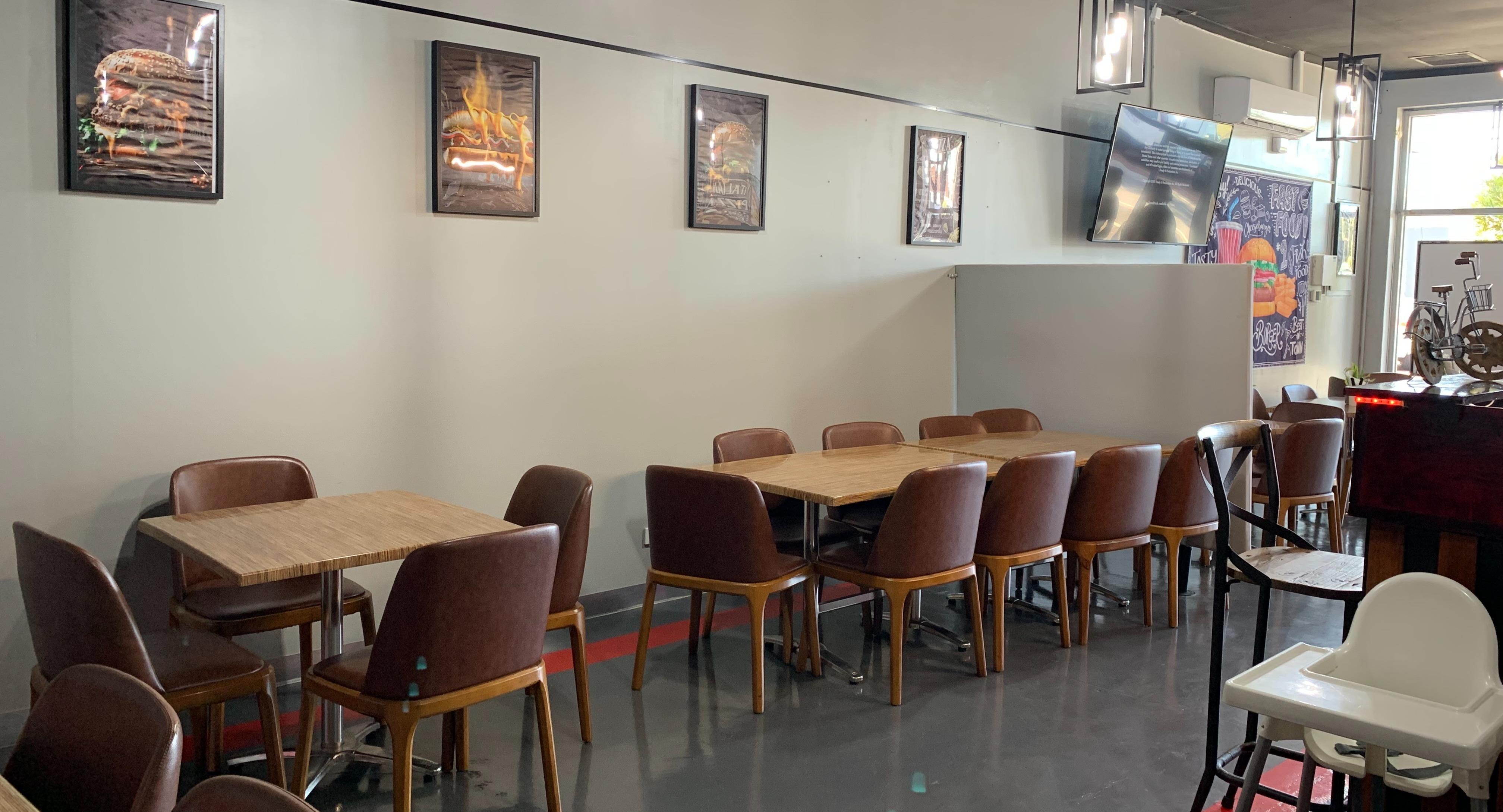 Loui and Frankos Pizza & Pasta on Broadway photo 3