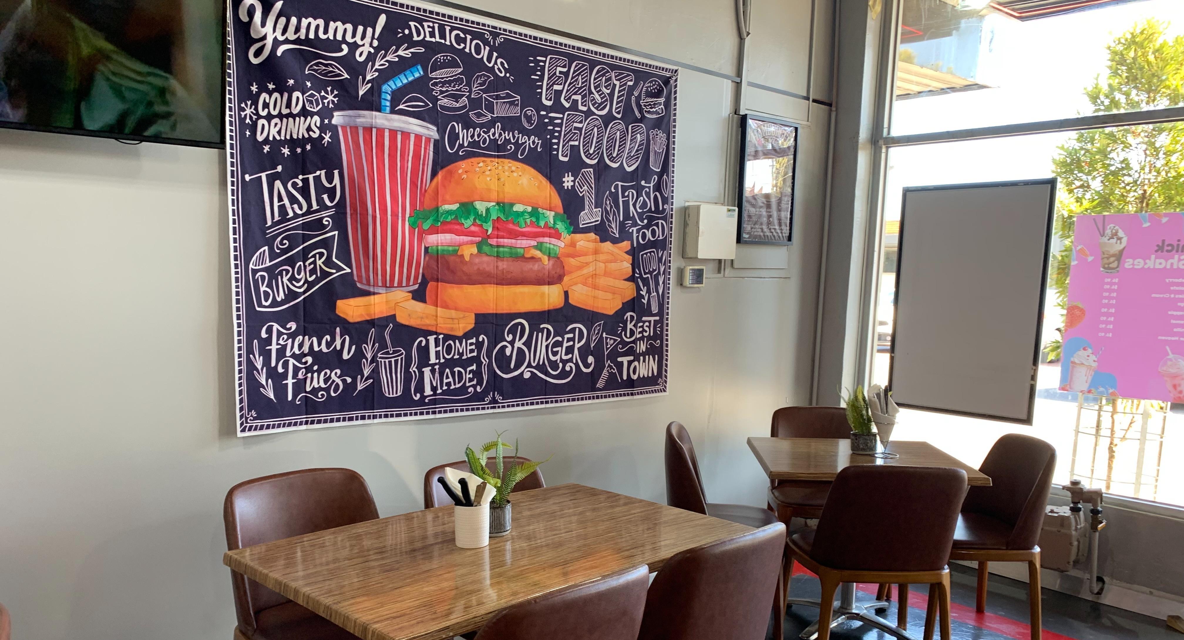 Loui and Frankos Pizza & Pasta on Broadway photo 4