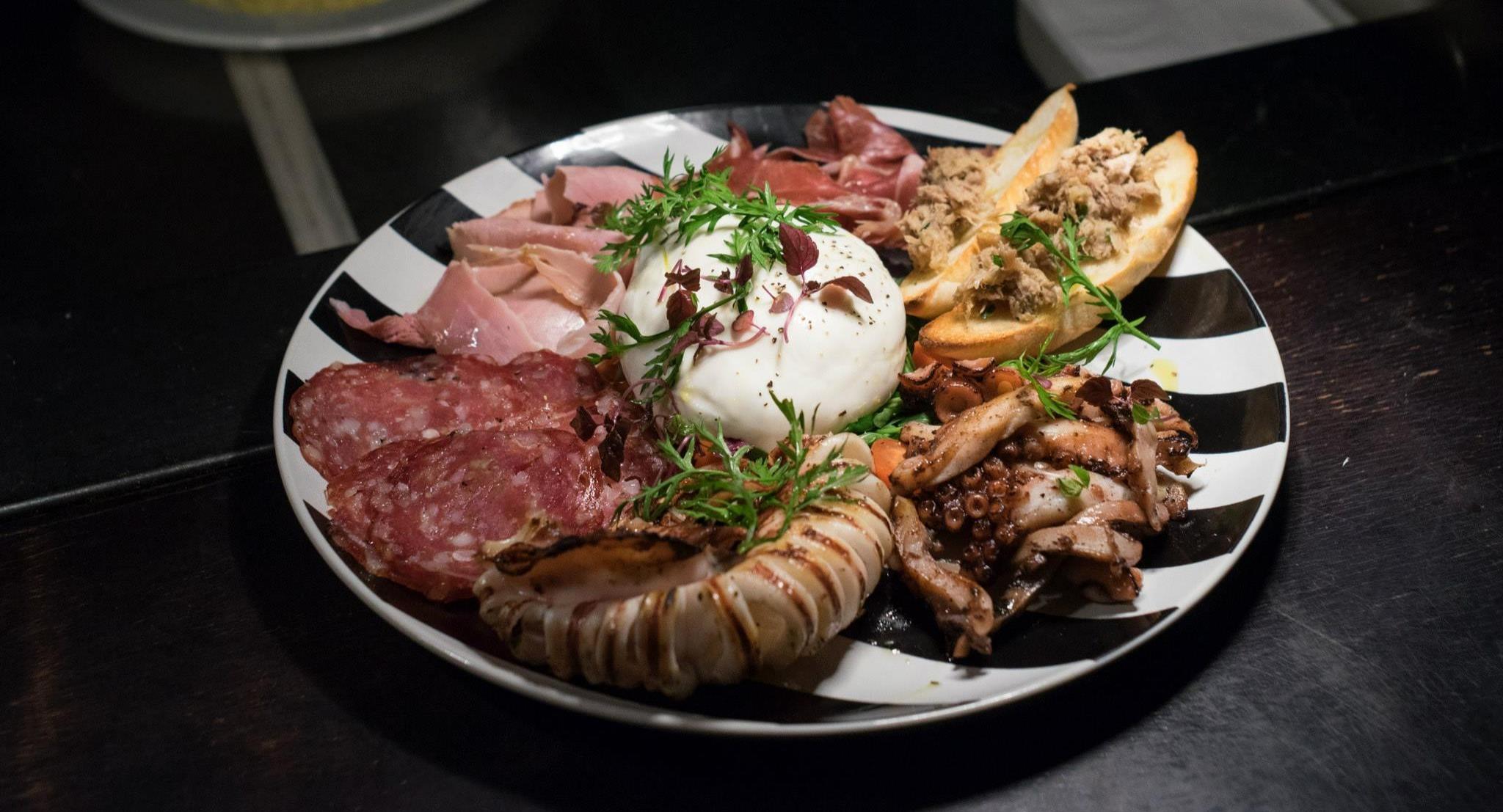 R Italian Kitchen & Smokehouse