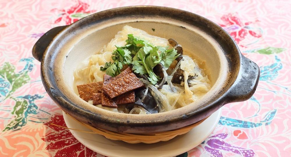 IVINS Peranakan Restaurant, Binjai Park photo 4