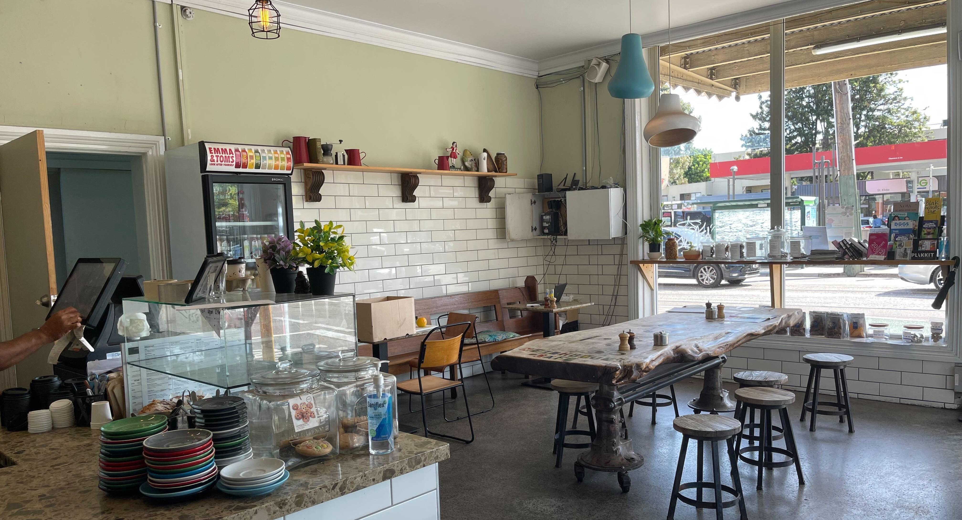 Neighbours Cafe photo 2