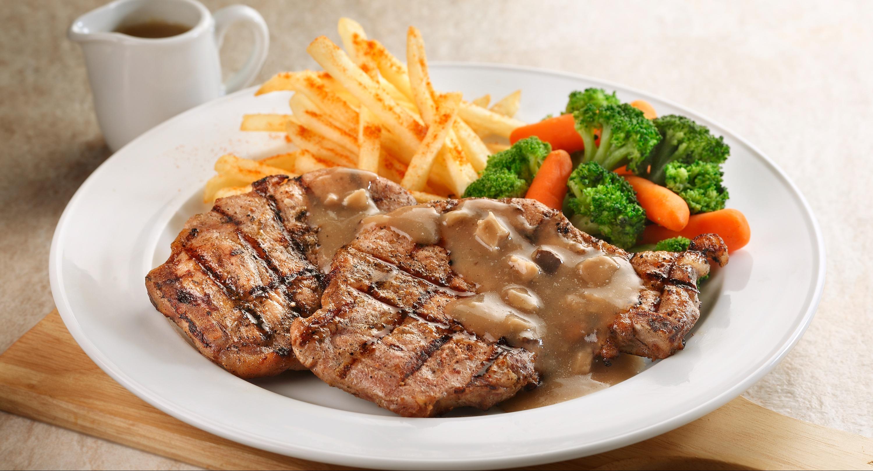 ASTONS Steak & Salad - The CentrePoint photo 5