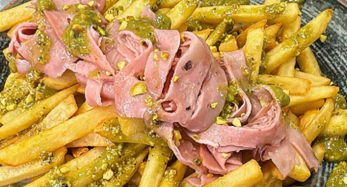 Royal burger photo 3