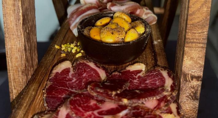 Royal burger photo 5