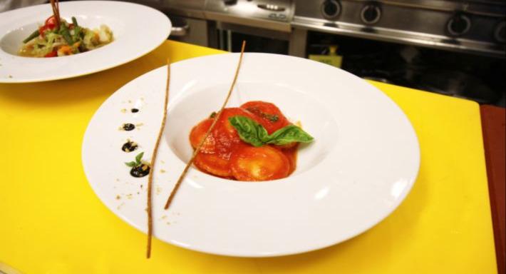 Mo Mo Kitchen & Bar photo 2