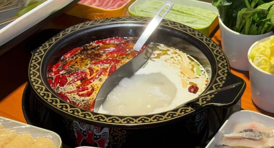 Liu Po Chuan Chuan Xiang Huo Guo 六婆串串香火锅 photo 3