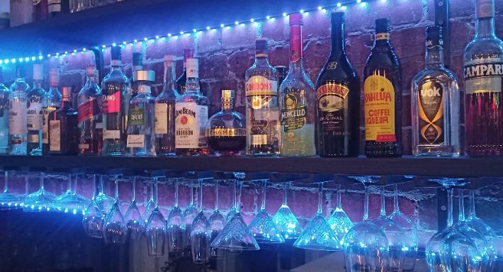 Pezzetinos Pizza & Bar photo 3