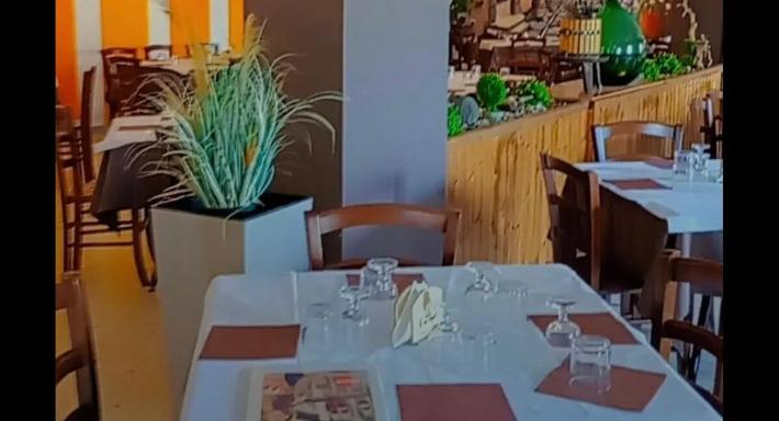 Pizzeria-Osteria E Io Pago photo 3