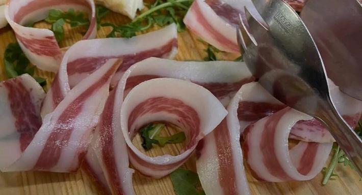 Pizzeria-Osteria E Io Pago photo 4