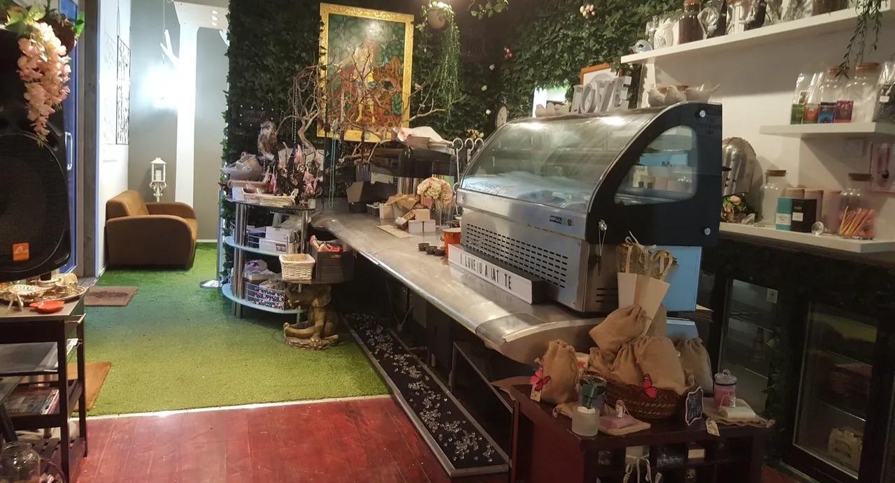 Mango's Nuts Cafe & Restaurant