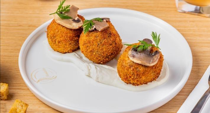 Mandolin Restaurant and Venue photo 3