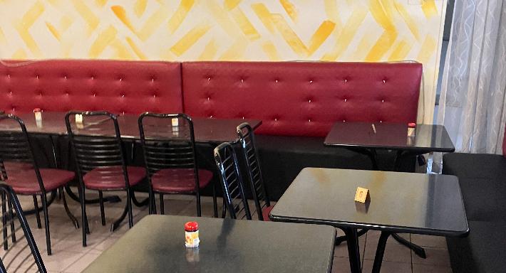 Mama's Bar Restaurant photo 2