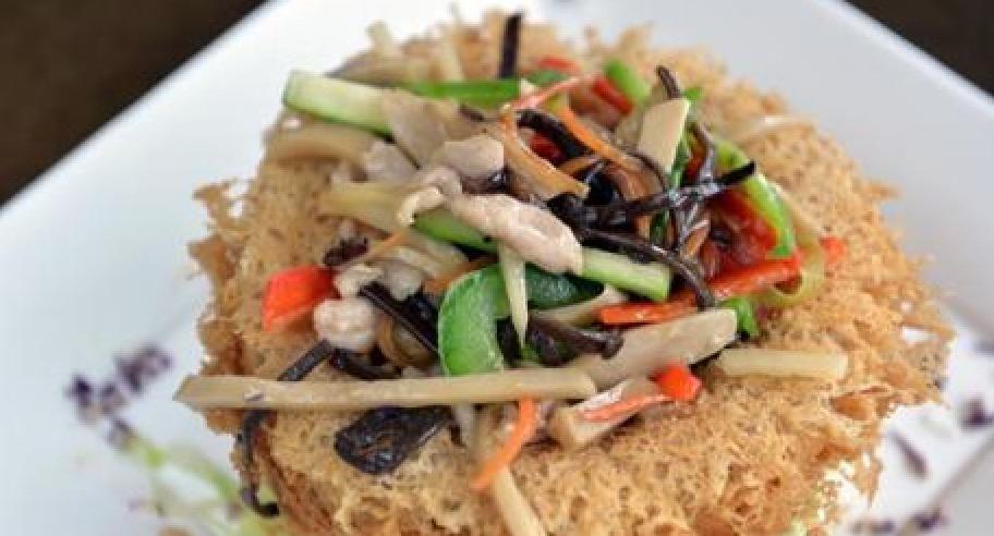 Queen of Wok Fish Head Steamboat Restaurant photo 2