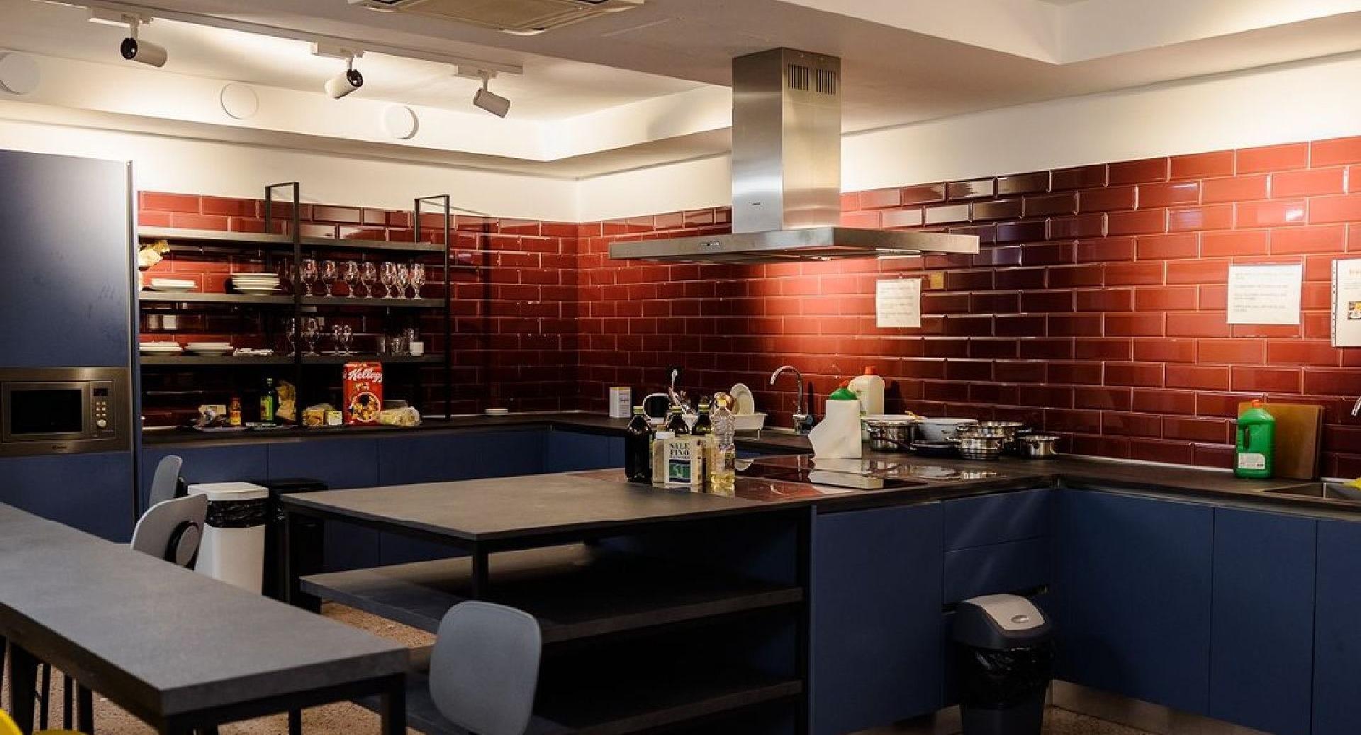 Marathon Hostel Beds & Beer photo 5