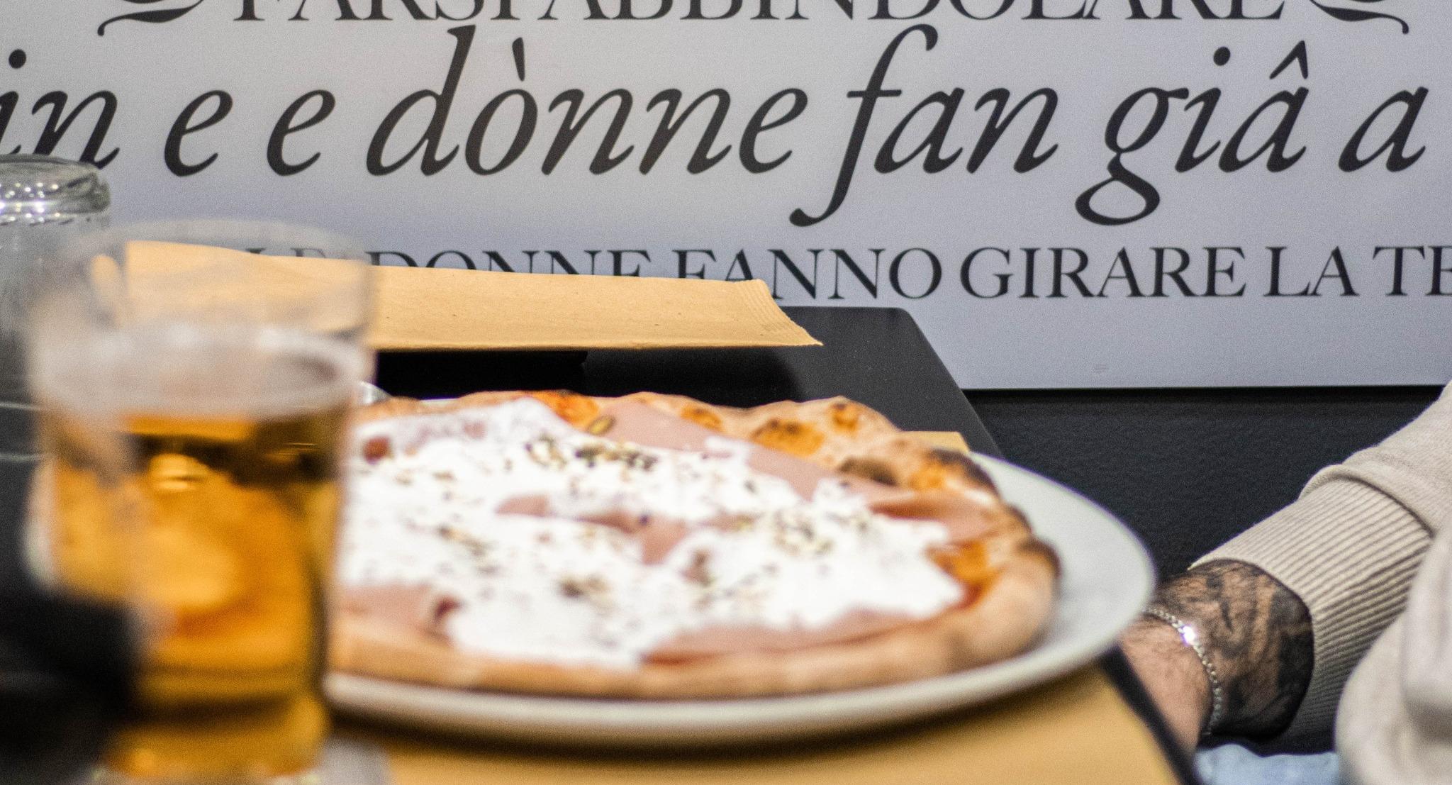 Basil Lounge Bar con Cucina e Pizzeria